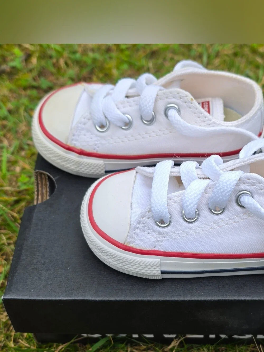Converse Chuck Taylor White Low-Top Infant/Baby/Toddler Shoes - Size 4